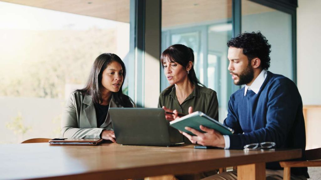 LinkedIn : est-ce mieux une agence ou un consultant ?
